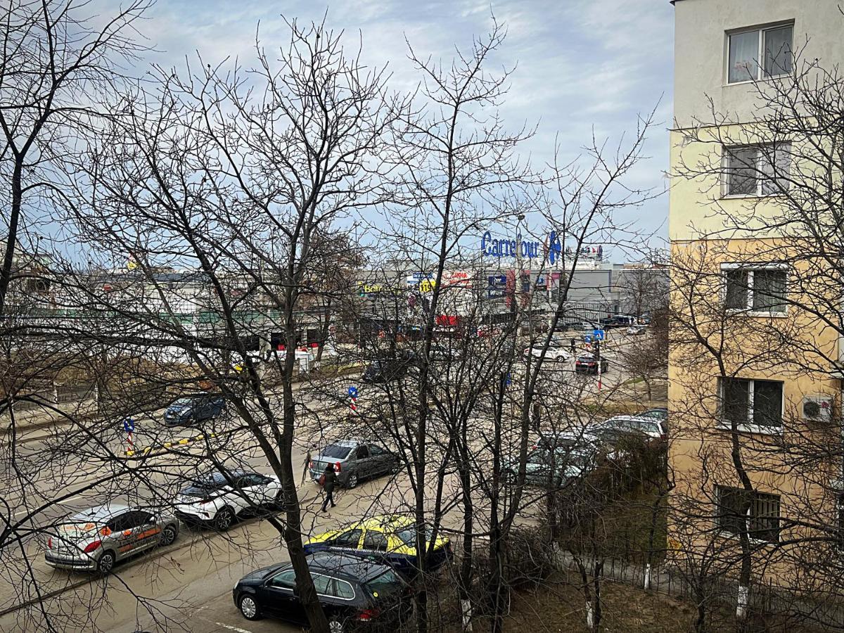 Apartament cu 3 camere De Lux vizavi de Carrefour Botoşani Exterior foto